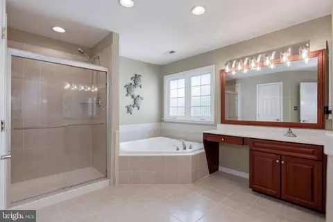 Bath - 3364 Logstone Dr, Triangle, VA 22172 photo 2 of 6