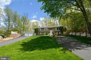 18324 Nob Hill Dr, Triangle, VA 22172