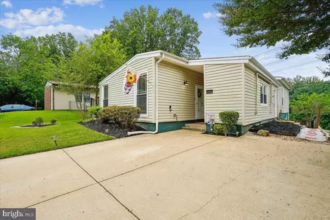 12702 Torrington St, Woodbridge, VA 22192