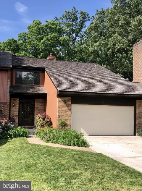 2597 Tree House Dr, Woodbridge, VA 22192
