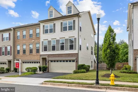8131 Honey Bee Way, Manassas, VA 20111