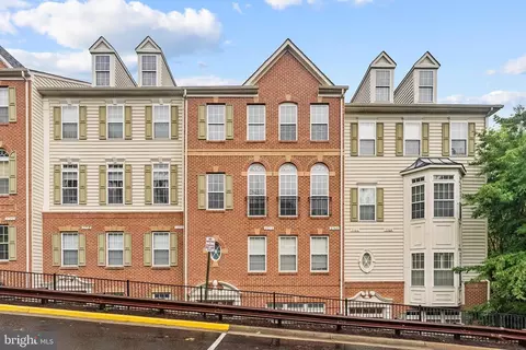 2370 Merseyside Dr, Woodbridge, VA 22191