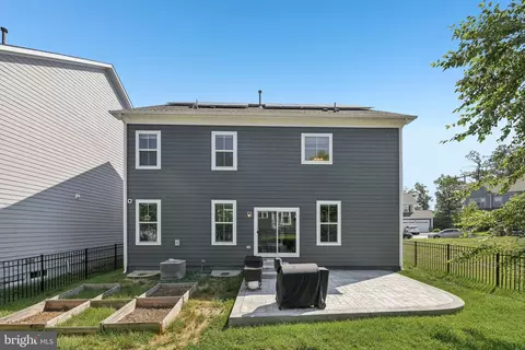 Exterior - 18267 Thunderbolt Rd, Dumfries, VA 22026 photo 5 of 7