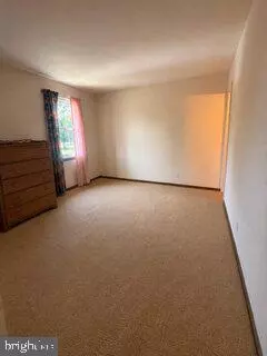7989 Community Dr, Manassas, VA 20109 photo 3