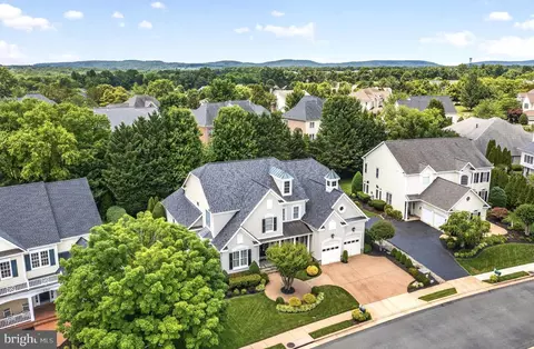 View/Area - 8351 Roxborough Loop, Gainesville, VA 20155 photo 2 of 12