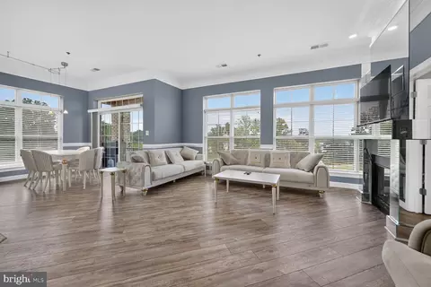 810 Belmont Bay Dr #204, Woodbridge, VA 22191