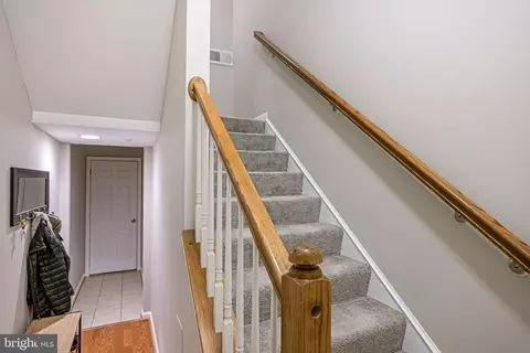 Entry Way - 7844 Cedar Branch Dr, Gainesville, VA 20155 photo 5 of 6