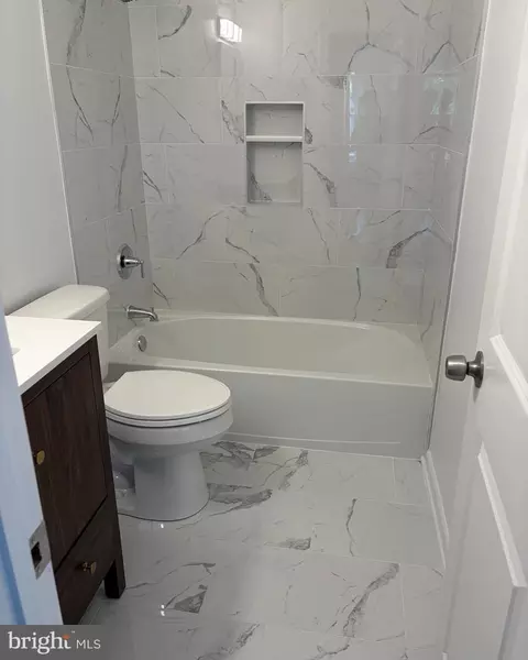 Bath - 9586 Covington Pl, Manassas, VA 20109 photo 2 of 2