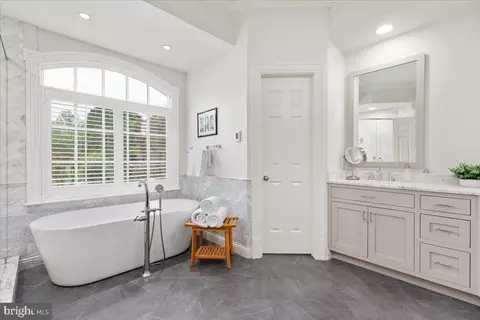 Bath - 14915 Alpine Bay Loop, Gainesville, VA 20155 photo 3 of 13
