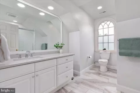 Bath - 14915 Alpine Bay Loop, Gainesville, VA 20155 photo 7 of 13