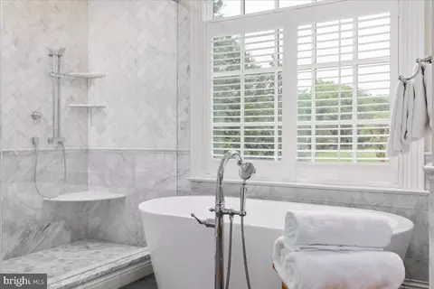 Bath - 14915 Alpine Bay Loop, Gainesville, VA 20155 photo 1 of 13