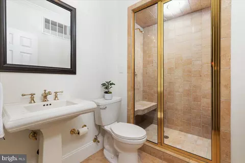 Bath - 14915 Alpine Bay Loop, Gainesville, VA 20155 photo 10 of 13