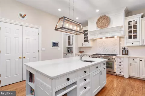 Kitchen - 14915 Alpine Bay Loop, Gainesville, VA 20155 photo 4 of 7