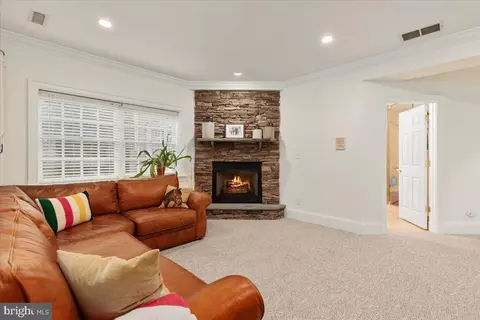 Living - 14915 Alpine Bay Loop, Gainesville, VA 20155 photo 3 of 3