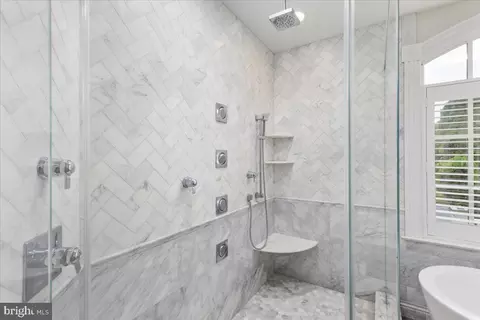 Bath - 14915 Alpine Bay Loop, Gainesville, VA 20155 photo 2 of 13