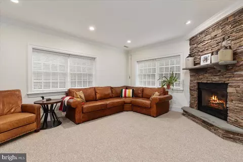 Living - 14915 Alpine Bay Loop, Gainesville, VA 20155 photo 2 of 3