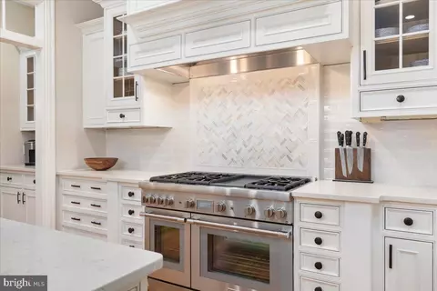 Kitchen - 14915 Alpine Bay Loop, Gainesville, VA 20155 photo 3 of 7