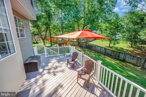 Exterior - 18849 Beaten Path Ct, Triangle, VA 22172 photo 9 of 14