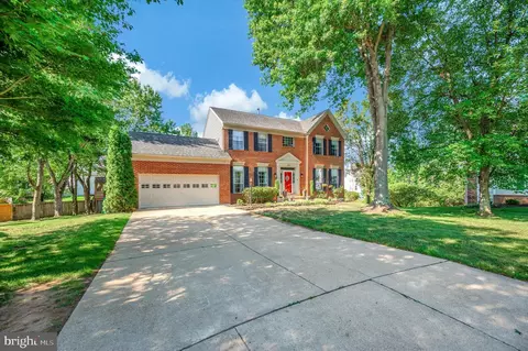 Exterior - 18849 Beaten Path Ct, Triangle, VA 22172 photo 13 of 14