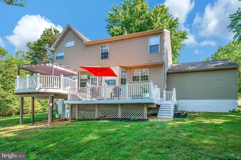 Exterior - 18849 Beaten Path Ct, Triangle, VA 22172 photo 2 of 14