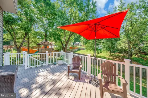 Exterior - 18849 Beaten Path Ct, Triangle, VA 22172 photo 5 of 14