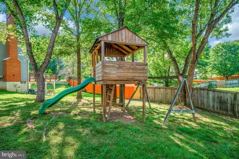 Exterior - 18849 Beaten Path Ct, Triangle, VA 22172 photo 10 of 14