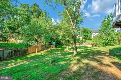 Exterior - 18849 Beaten Path Ct, Triangle, VA 22172 photo 11 of 14