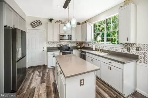 Other - 18849 Beaten Path Ct, Triangle, VA 22172 photo 15 of 50