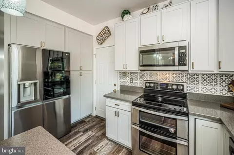 Other - 18849 Beaten Path Ct, Triangle, VA 22172 photo 13 of 50