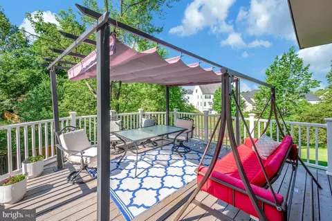Exterior - 18849 Beaten Path Ct, Triangle, VA 22172 photo 6 of 14