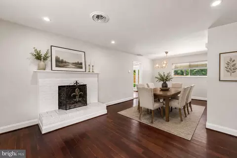 Dining - 18301 Cabin Rd, Triangle, VA 22172 photo 1 of 1