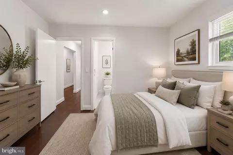 Bedroom - 18301 Cabin Rd, Triangle, VA 22172 photo 1 of 8