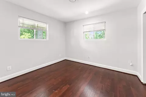 Bedroom - 18301 Cabin Rd, Triangle, VA 22172 photo 5 of 8