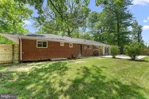 Exterior - 18301 Cabin Rd, Triangle, VA 22172 photo 6 of 8