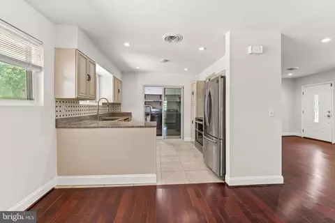 Entry Way - 18301 Cabin Rd, Triangle, VA 22172 photo 1 of 1