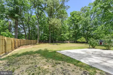 Exterior - 18301 Cabin Rd, Triangle, VA 22172 photo 1 of 8