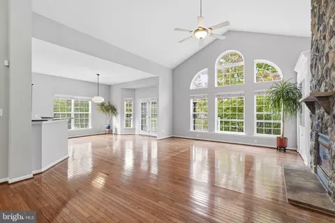 Living - 8720 Lords View Loop, Gainesville, VA 20155 photo 4 of 5