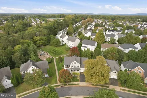 View/Area - 8720 Lords View Loop, Gainesville, VA 20155 photo 2 of 7