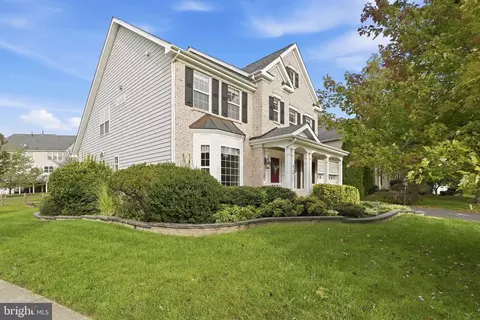 Exterior - 8720 Lords View Loop, Gainesville, VA 20155 photo 8 of 9