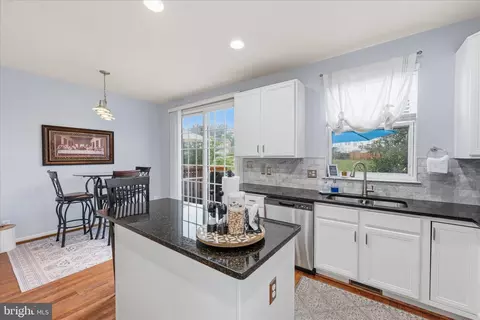 Kitchen - 9155 Ribbon Falls Loop, Bristow, VA 20136 photo 3 of 3