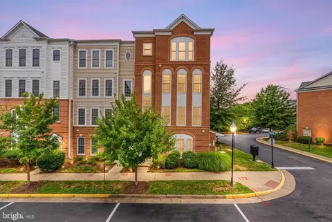 2361 Brookmoor Ln, Woodbridge, VA 22191