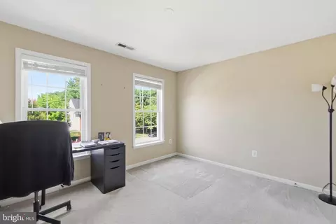 Bedroom - 3646 Thomasson Crossing Dr, Triangle, VA 22172 photo 3 of 8