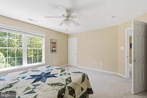 Bedroom - 3646 Thomasson Crossing Dr, Triangle, VA 22172 photo 4 of 8
