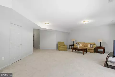 Living - 3646 Thomasson Crossing Dr, Triangle, VA 22172 photo 8 of 8