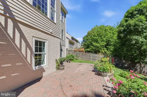 Exterior - 3646 Thomasson Crossing Dr, Triangle, VA 22172 photo 8 of 21