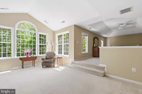 Living - 3646 Thomasson Crossing Dr, Triangle, VA 22172 photo 4 of 8