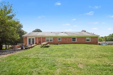 Exterior - 8417 Impalla Dr, Manassas, VA 20110 photo 3 of 4