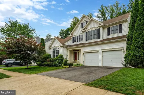 13040 Pilgrims Inn Dr, Woodbridge, VA 22193