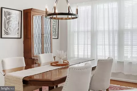 Dining - 13886 Crabtree Way, Gainesville, VA 20155 photo 5 of 6