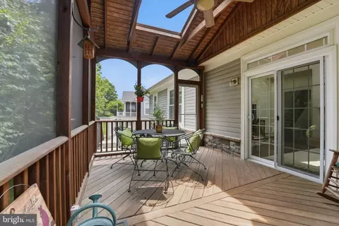 Exterior - 13886 Crabtree Way, Gainesville, VA 20155 photo 10 of 10